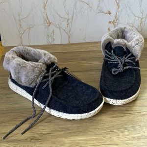 Hey Dude Britt Navy Blue new without box fur lined super soft women’s size 10